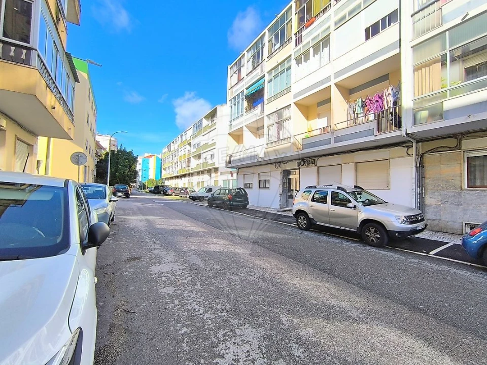 Apartamento T2 para Venda em Algueirão-Mem Martins Foto 24