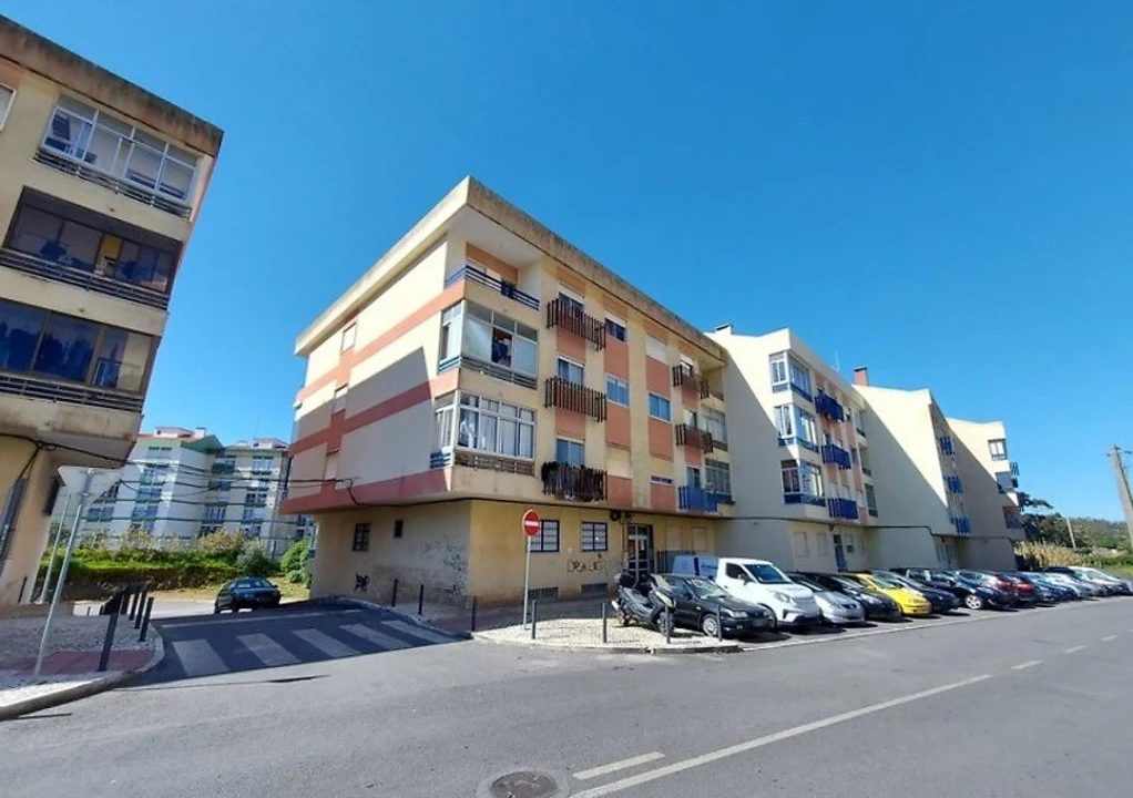 Apartamento T2 para Venda em Agualva e Mira-Sintra Foto 2