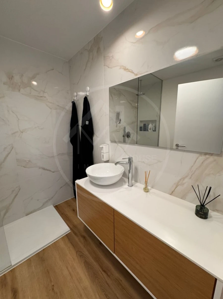Apartamento T2 para Venda em Estreito de Camara de Lobos Foto 19