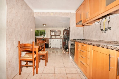Moradia T2 para Venda em Santa Iria de Azoia, São João da Talha e Bobadela