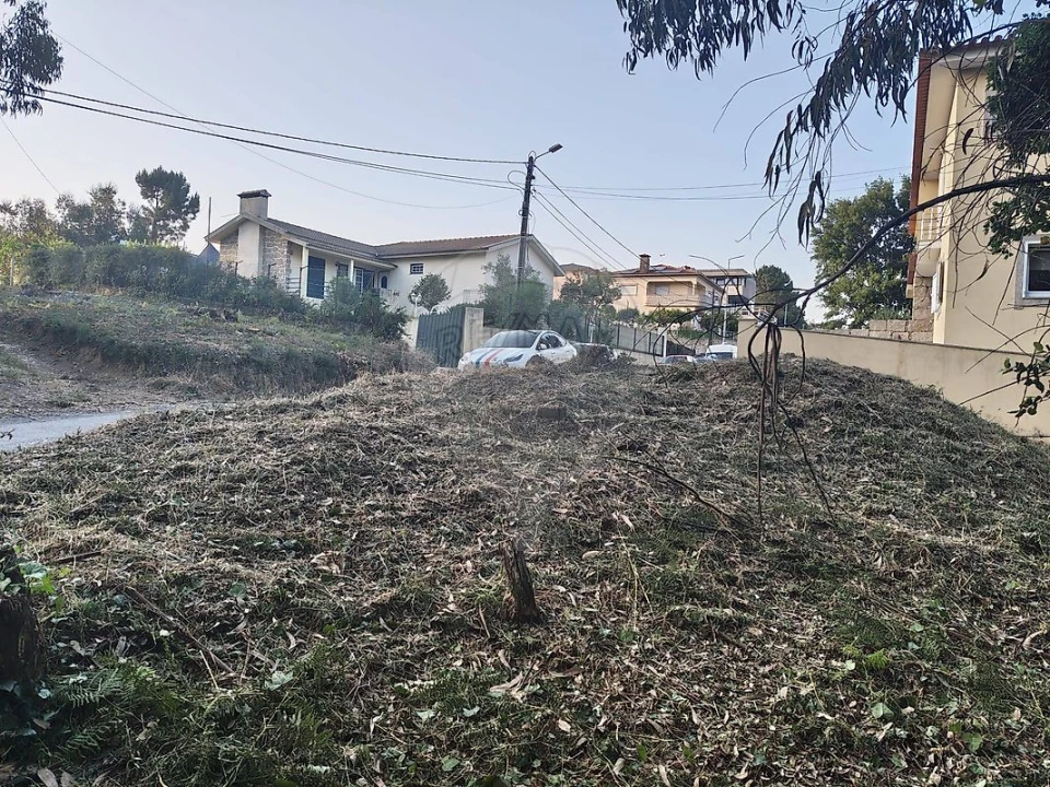 Terreno para Venda em Macieira de Cambra Foto 2