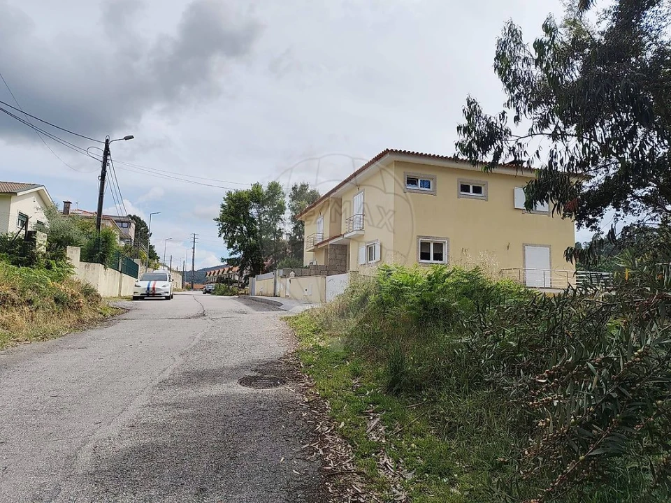 Terreno para Venda em Macieira de Cambra Foto 2