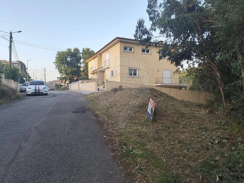 Terreno para Venda em Macieira de Cambra Foto 1