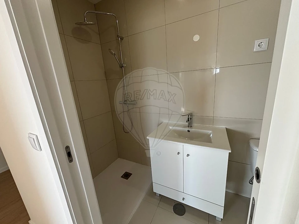 Apartamento T2 para Arrendamento em Ovar, São João, Arada e São Vicente de Pereira Jusã Foto 2