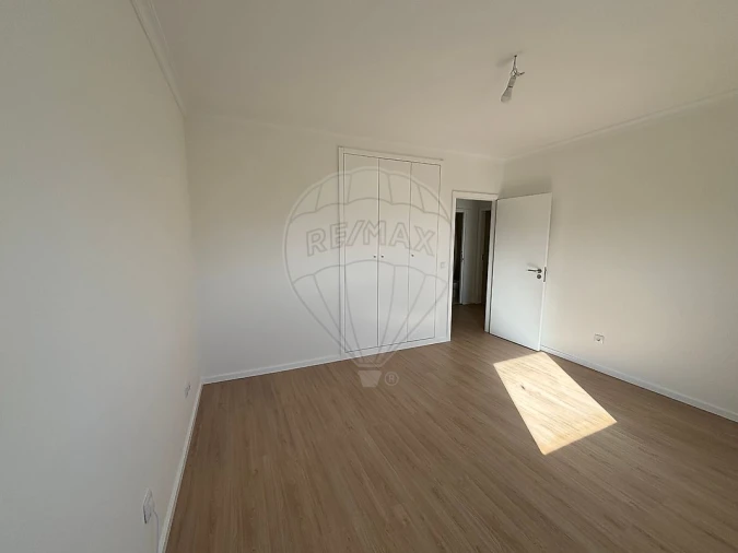 Apartamento T2 para Arrendamento em Ovar, São João, Arada e São Vicente de Pereira Jusã Foto 5