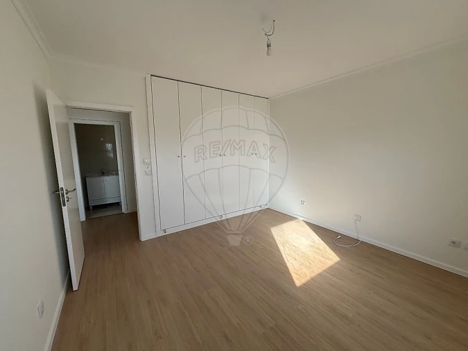 Apartamento T2 para Arrendamento em Ovar, São João, Arada e São Vicente de Pereira Jusã Foto 7