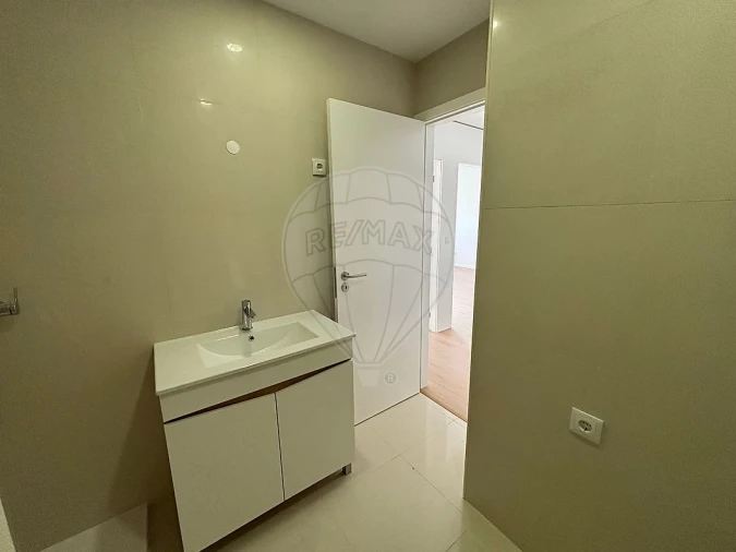Apartamento T2 para Arrendamento em Ovar, São João, Arada e São Vicente de Pereira Jusã Foto 3
