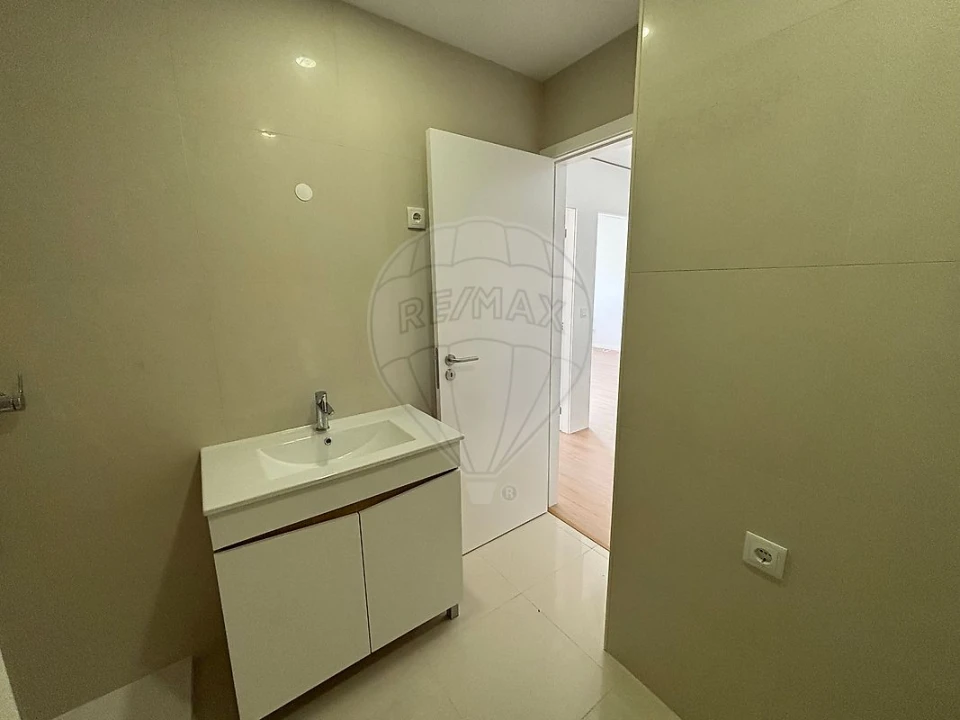 Apartamento T2 para Arrendamento em Ovar, São João, Arada e São Vicente de Pereira Jusã Foto 3