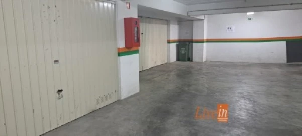 Garagem para Arrendamento em Algueirão-Mem Martins