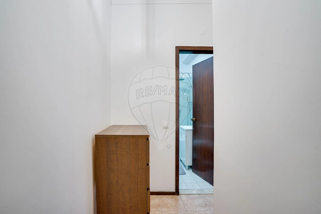 Apartamento T1 para Venda em Vila Franca de Xira Foto 7