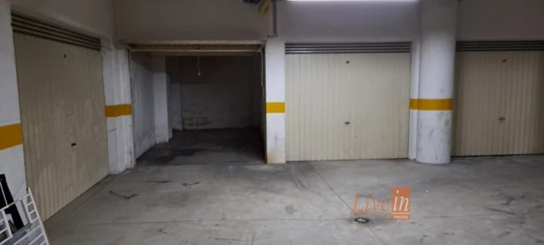 Garagem para Arrendamento em Rio de Mouro
