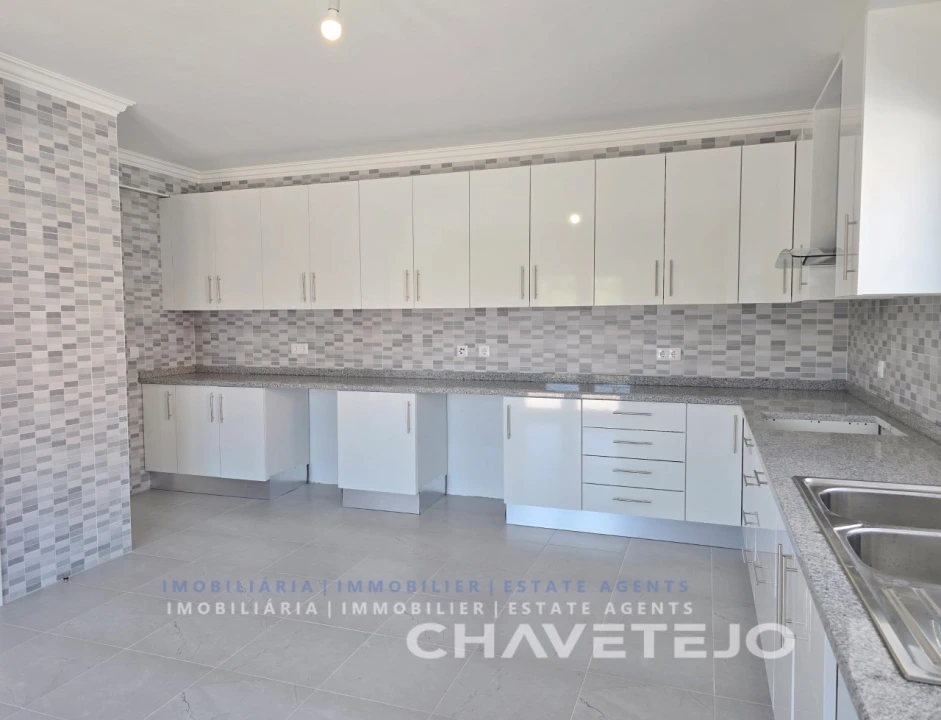 Moradia T3 para Venda em São Pedro de Tomar Foto 24