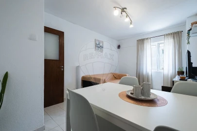 Apartamento T1 para Venda em Massamá e Monte Abraão