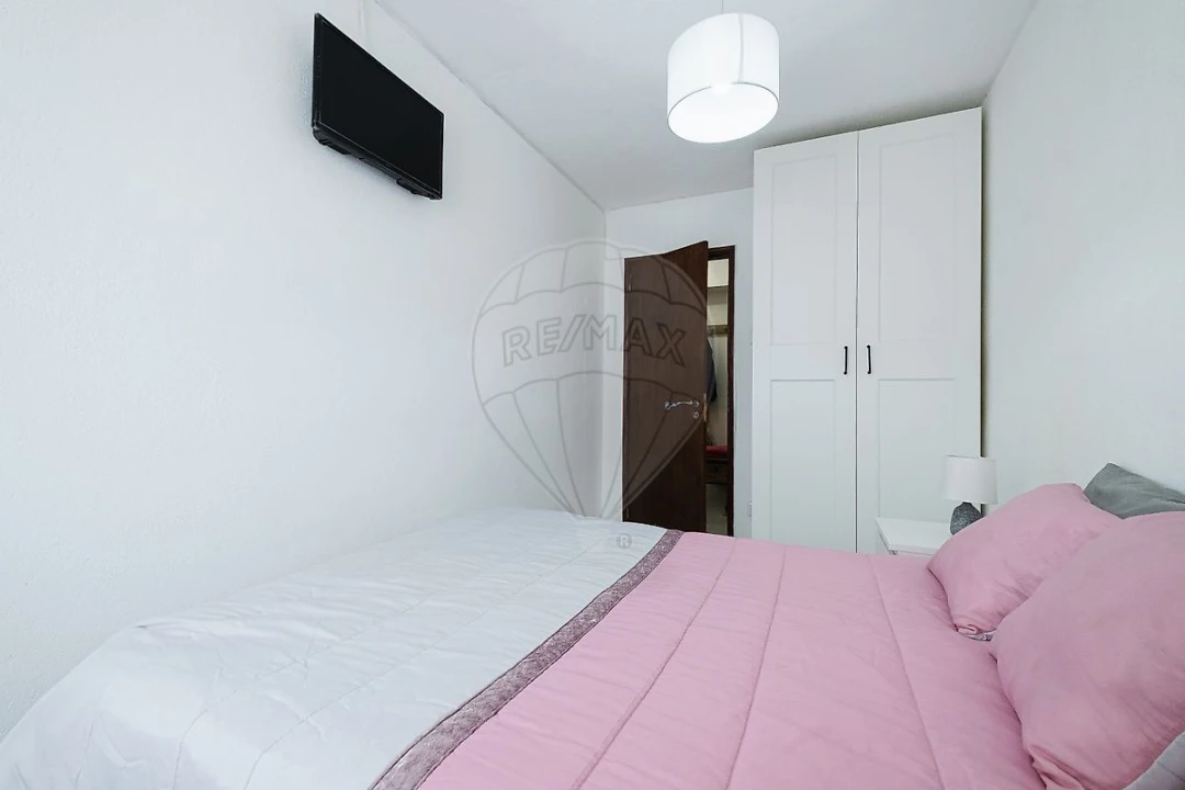 Apartamento T1 para Venda em Massamá e Monte Abraão Foto 2