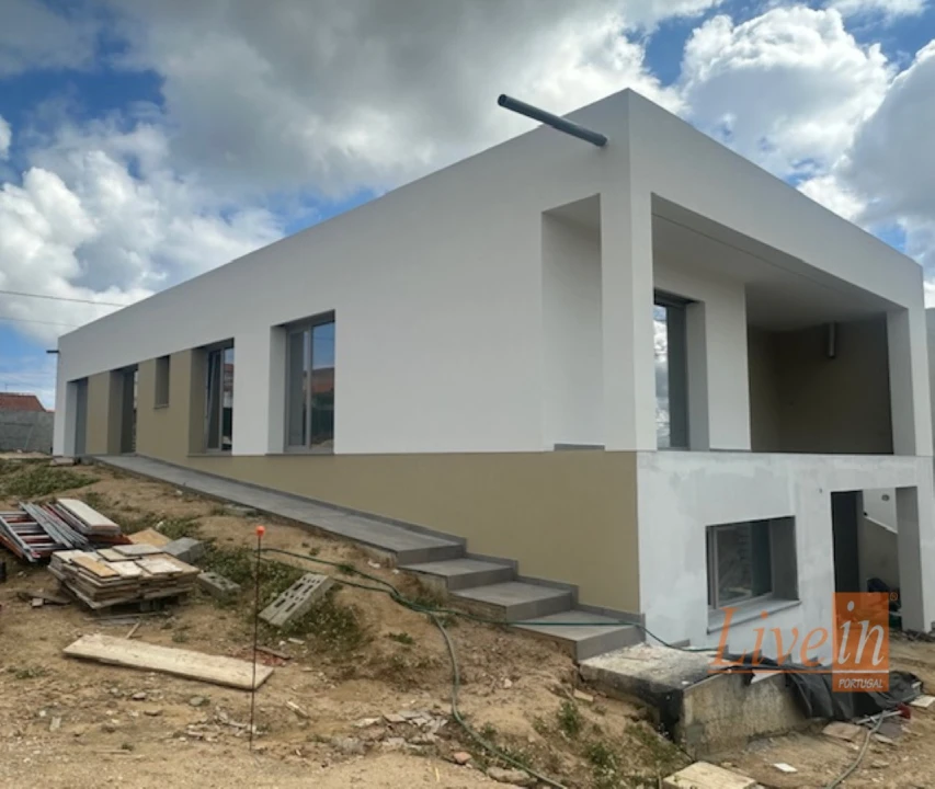 Moradia T3 para Venda em Silveira Foto 28