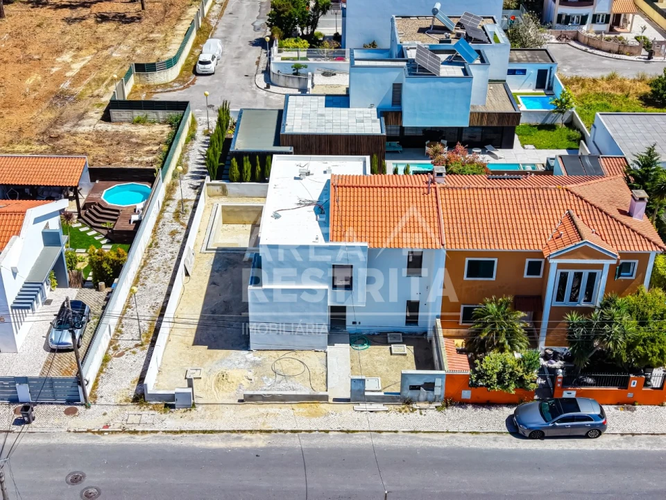 Moradia T4 para Venda em Charneca de Caparica e Sobreda Foto 4