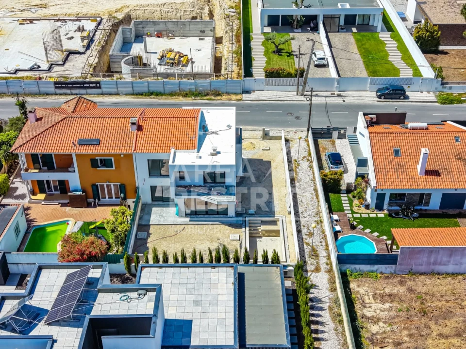 Moradia T4 para Venda em Charneca de Caparica e Sobreda Foto 39