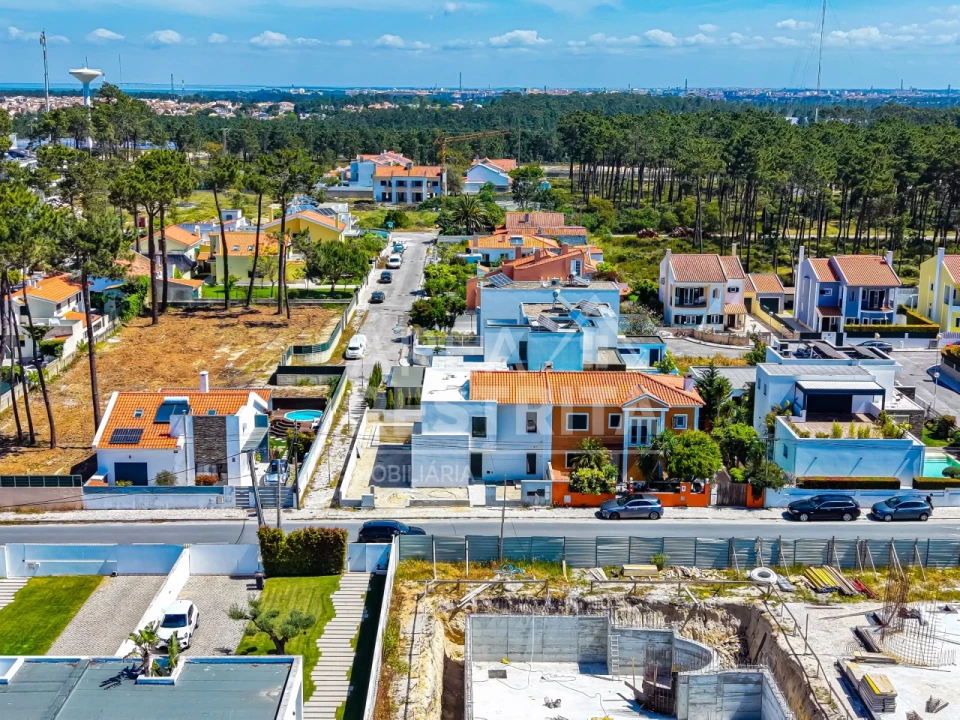 Moradia T4 para Venda em Charneca de Caparica e Sobreda Foto 40