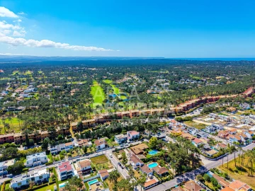 Moradia T4 para Venda em Charneca de Caparica e Sobreda