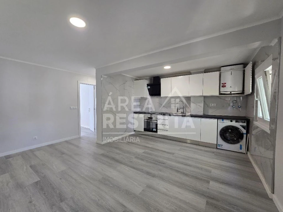 Apartamento T3 para Venda em Laranjeiro e Feijó Foto 2