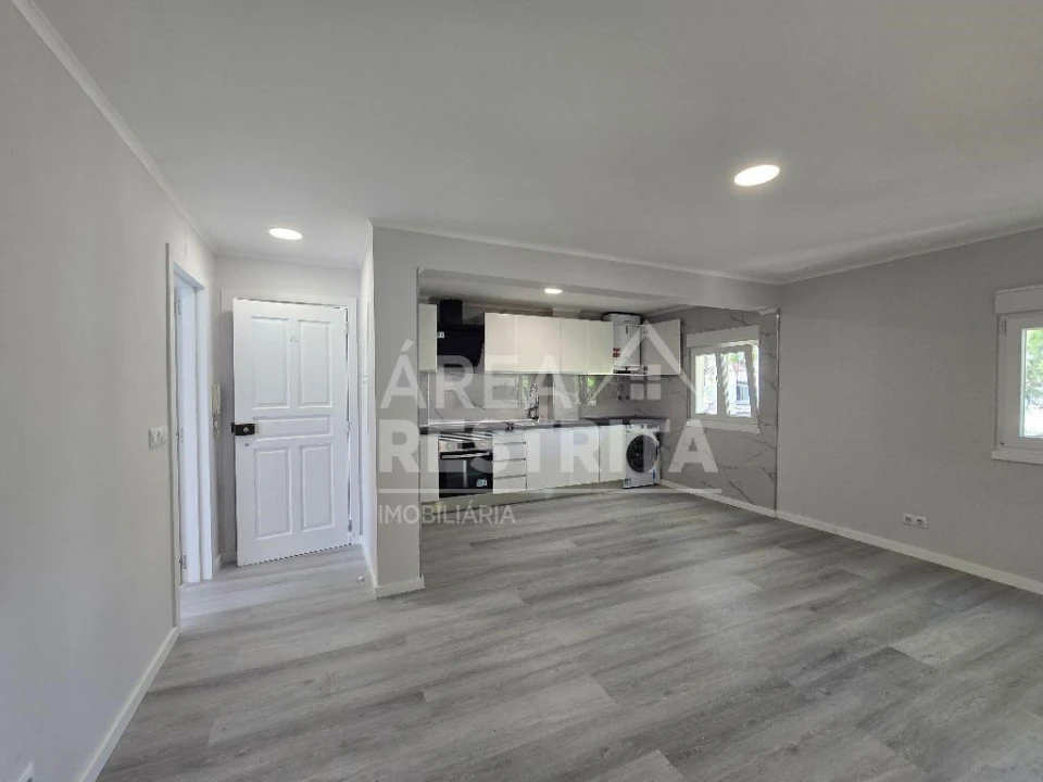 Apartamento T3 para Venda em Laranjeiro e Feijó Foto 7