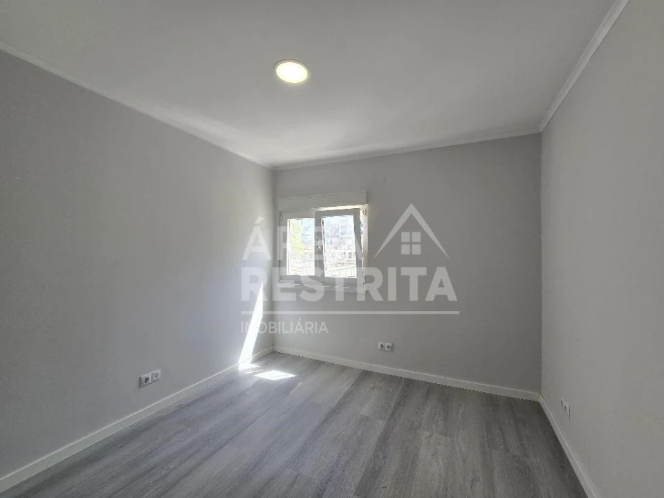 Apartamento T3 para Venda em Laranjeiro e Feijó Foto 8