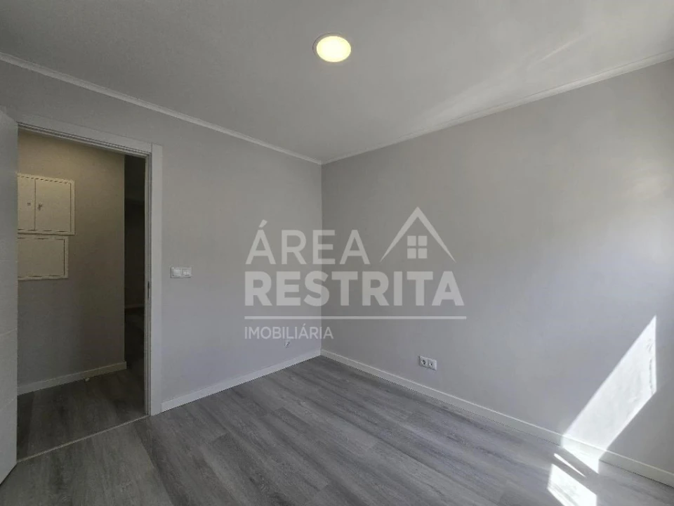 Apartamento T3 para Venda em Laranjeiro e Feijó Foto 9
