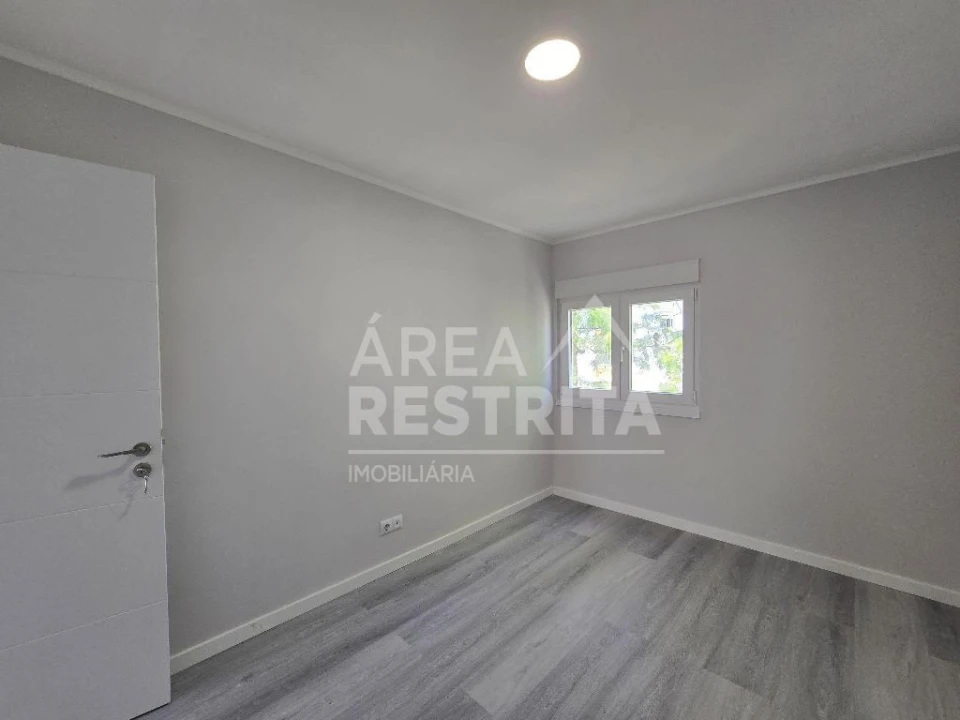 Apartamento T3 para Venda em Laranjeiro e Feijó Foto 13