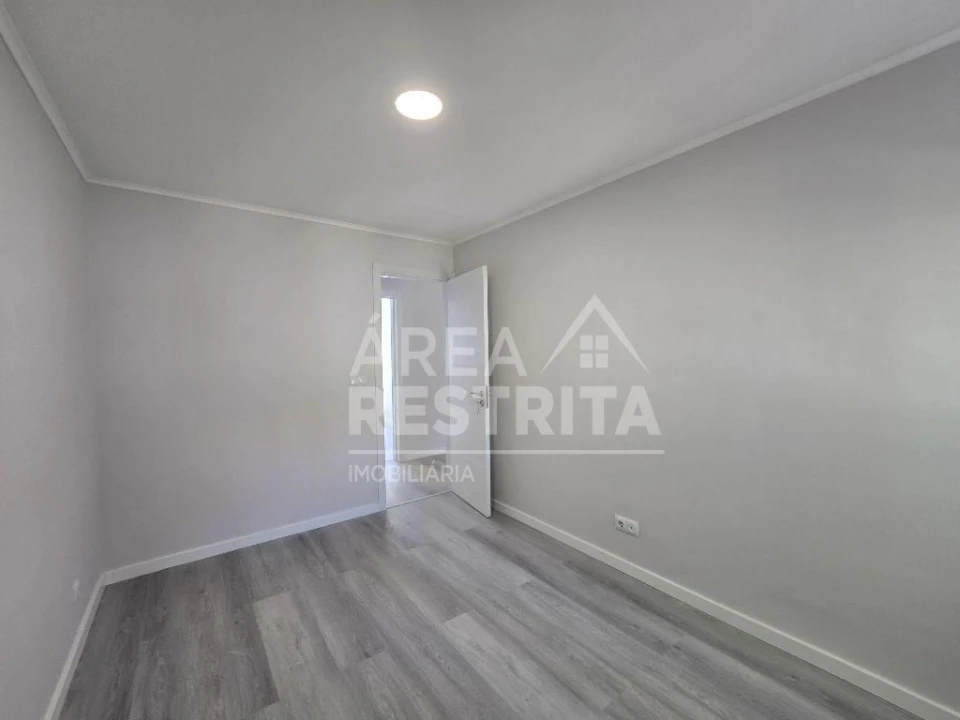 Apartamento T3 para Venda em Laranjeiro e Feijó Foto 14