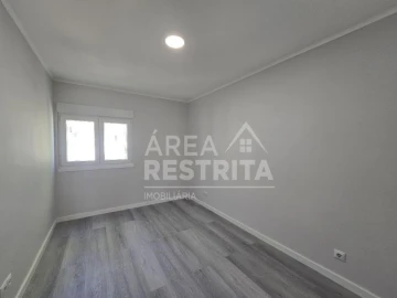 Apartamento T3 para Venda em Laranjeiro e Feijó