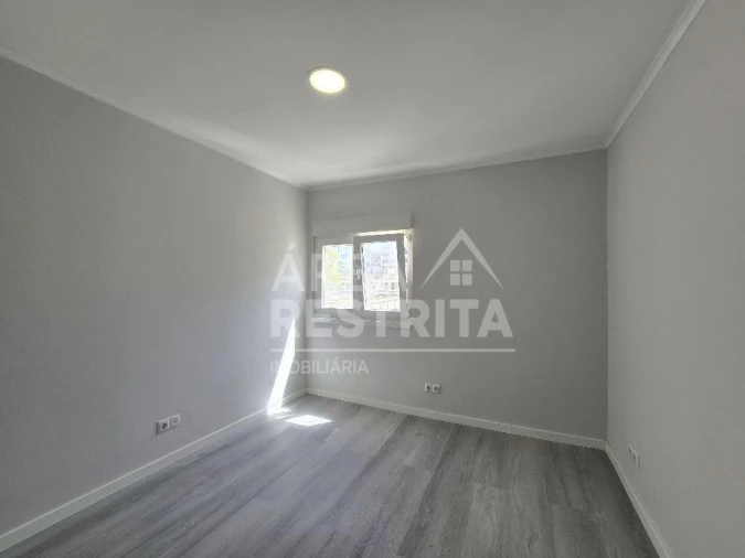 Apartamento T3 para Venda em Laranjeiro e Feijó Foto 8