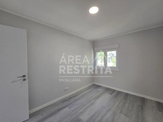 Apartamento T3 para Venda em Laranjeiro e Feijó Foto 13
