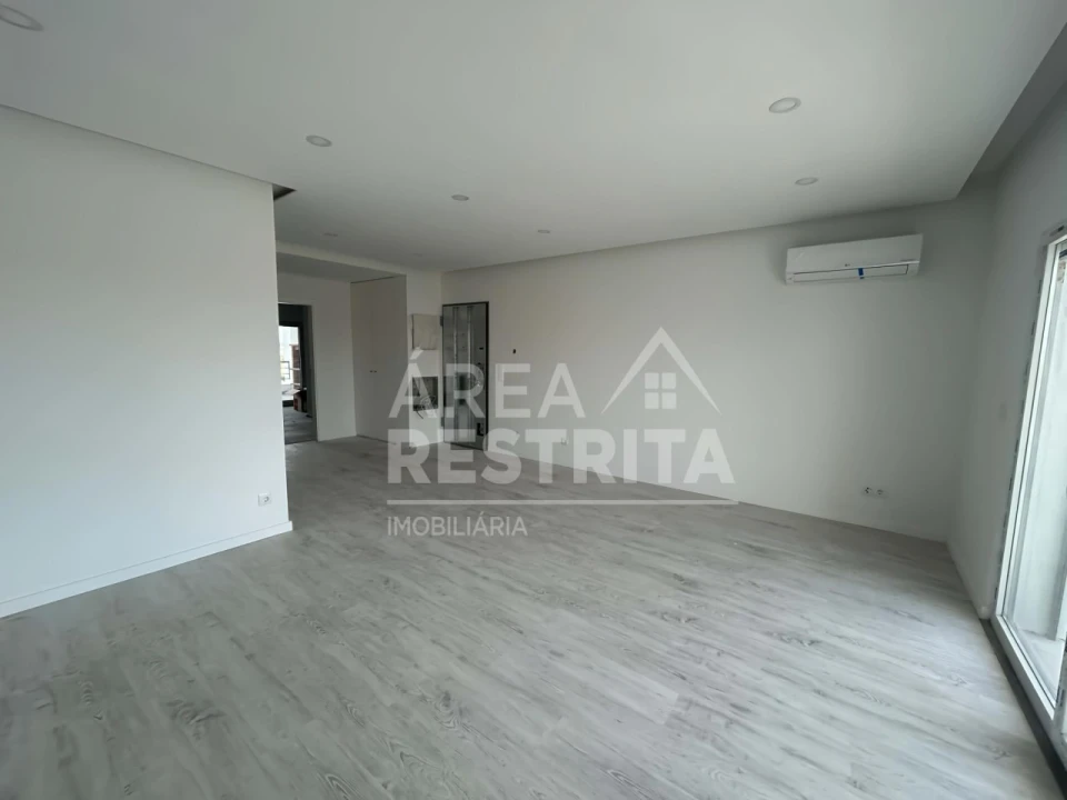 Apartamento T3 para Venda em Seixal, Arrentela e Aldeia de Paio Pires Foto 1