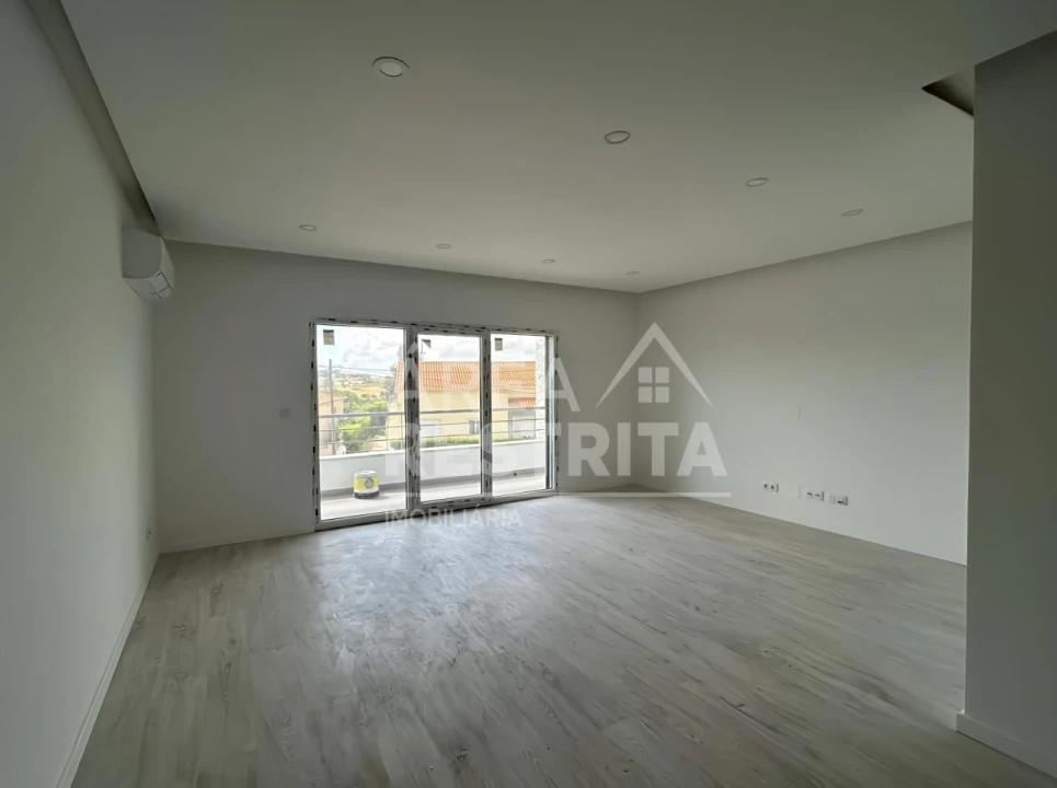 Apartamento T3 para Venda em Seixal, Arrentela e Aldeia de Paio Pires Foto 3
