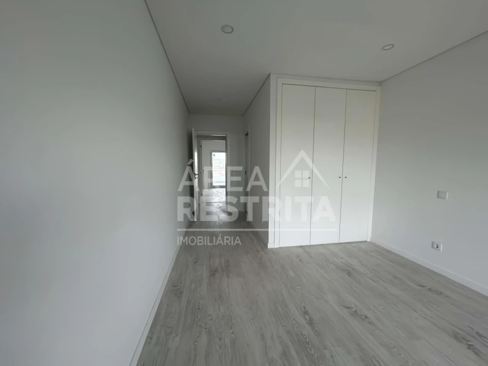 Apartamento T3 para Venda em Seixal, Arrentela e Aldeia de Paio Pires Foto 13
