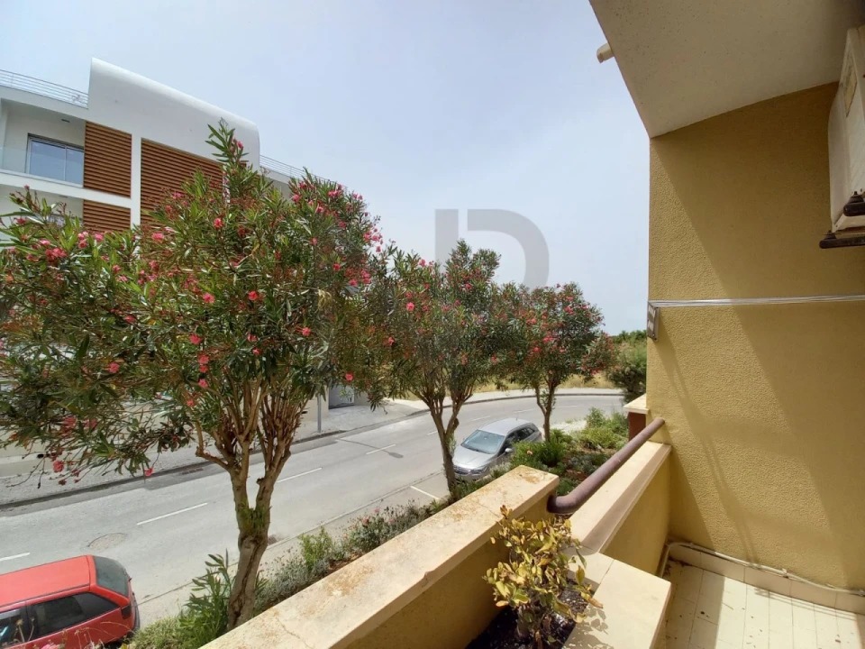 Apartamento T2 para Arrendamento em Carnaxide e Queijas Foto 1