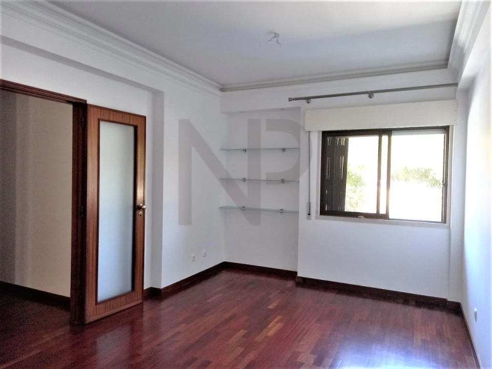Apartamento T2 para Arrendamento em Carnaxide e Queijas Foto 3