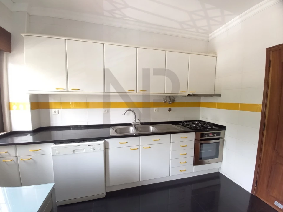 Apartamento T2 para Arrendamento em Carnaxide e Queijas Foto 4