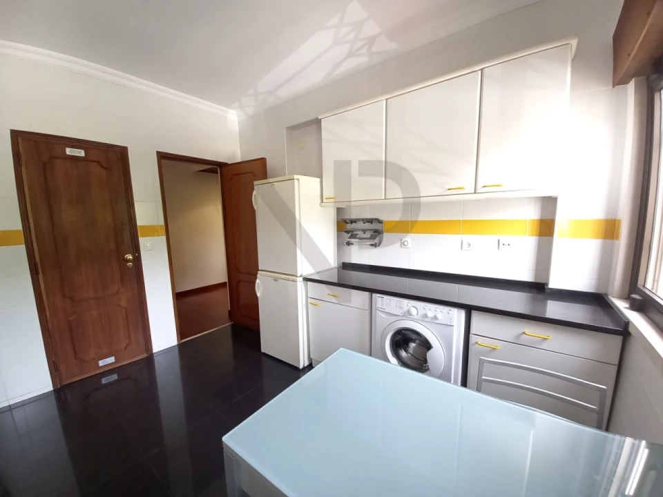 Apartamento T2 para Arrendamento em Carnaxide e Queijas Foto 5