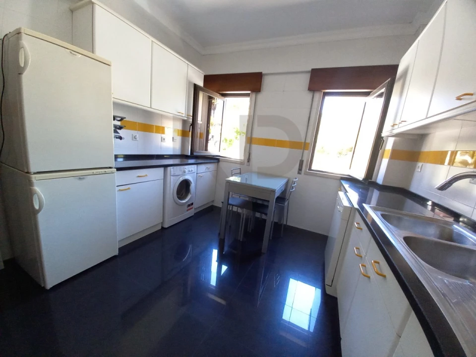 Apartamento T2 para Arrendamento em Carnaxide e Queijas Foto 6
