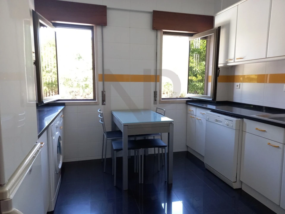 Apartamento T2 para Arrendamento em Carnaxide e Queijas Foto 7