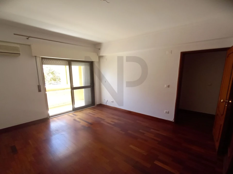 Apartamento T2 para Arrendamento em Carnaxide e Queijas Foto 18