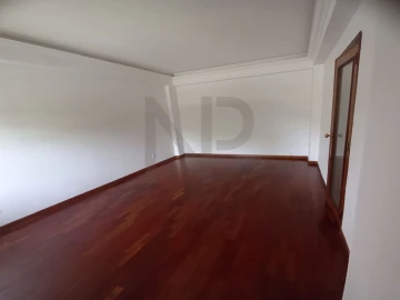 Apartamento T2 para Arrendamento em Carnaxide e Queijas