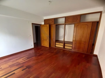 Apartamento T2 para Arrendamento em Carnaxide e Queijas