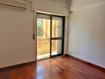 Apartamento T2 para Arrendamento em Carnaxide e Queijas