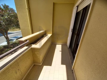 Apartamento T2 para Arrendamento em Carnaxide e Queijas