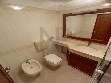 Apartamento T2 para Arrendamento em Carnaxide e Queijas