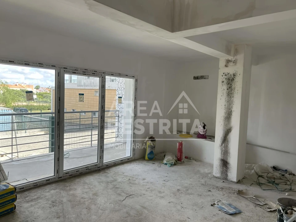 Apartamento T1 para Venda em Seixal, Arrentela e Aldeia de Paio Pires Foto 3