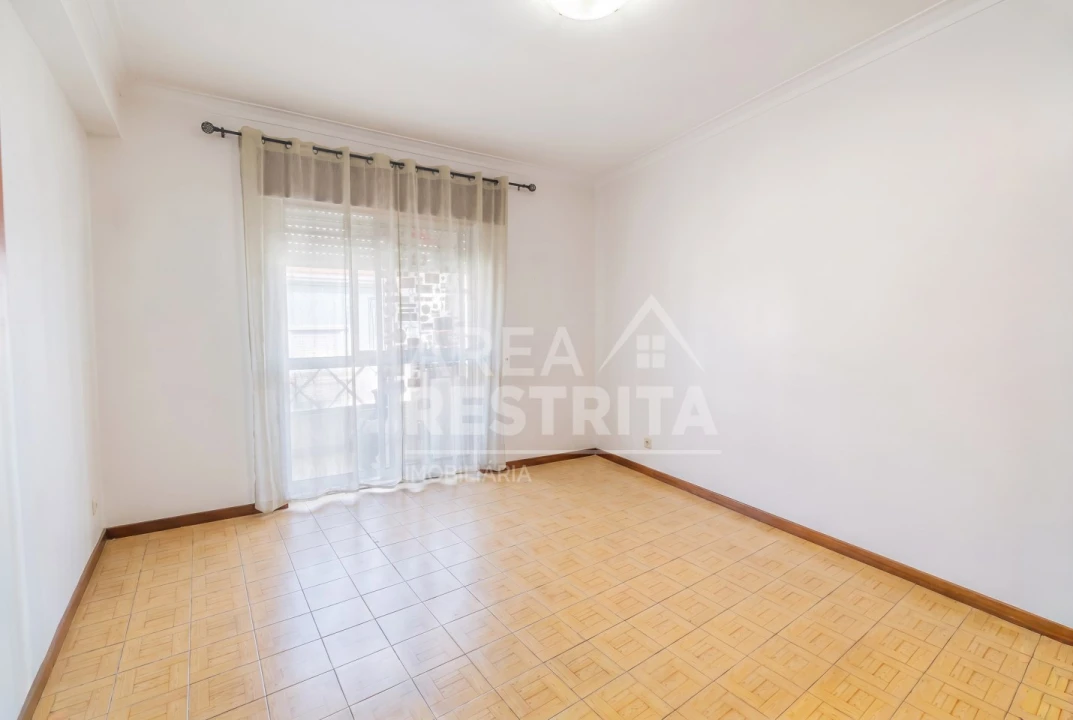 Apartamento T2 para Venda em Baixa da Banheira e Vale da Amoreira Foto 2