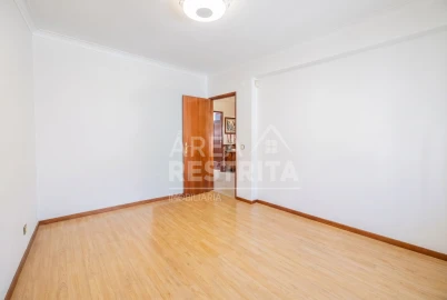 Apartamento T2 para Venda em Baixa da Banheira e Vale da Amoreira